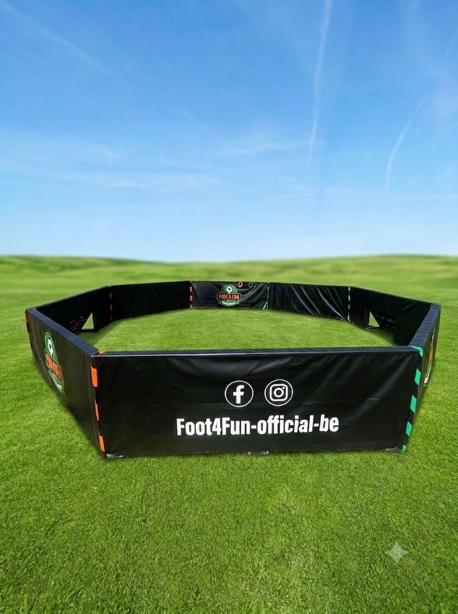 L’Arène Panna Foot4Fun, cage hexagonale noire installée sur une pelouse